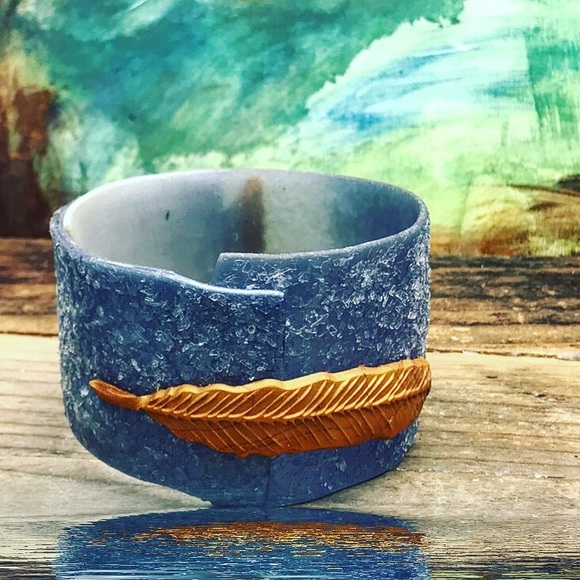 Matana chasing a feather Bird bangle in Denim - Picture 2 of 8